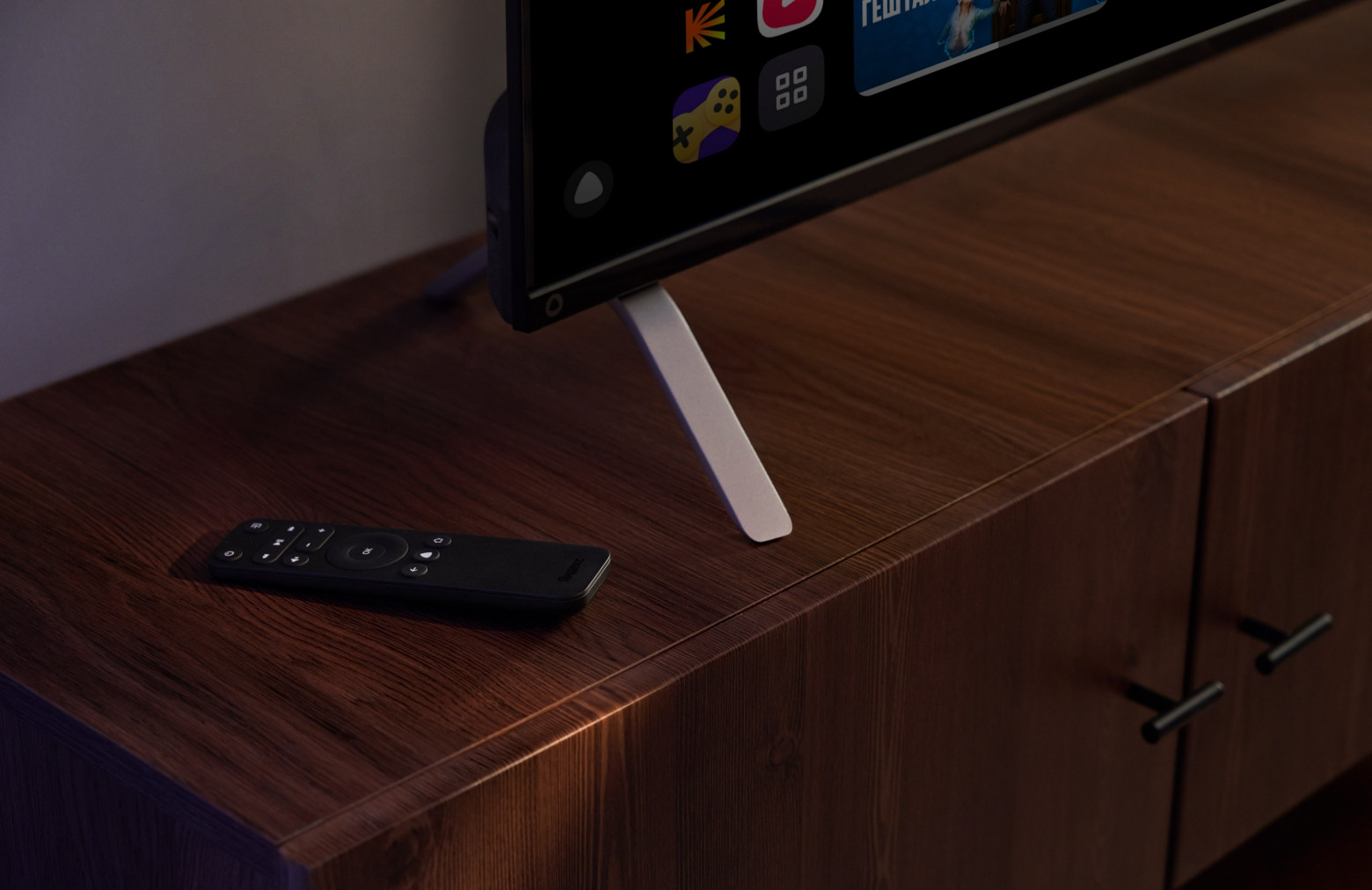  iXBT.com Представлен первый умный телевизор Яндекса с Алисой Представлен первый умный телевизор Яндекса с Алисой